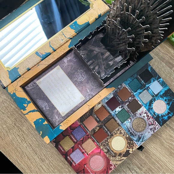 Urban Decay - Game of Thrones Eyeshadow Palette - Picture 7 of 8